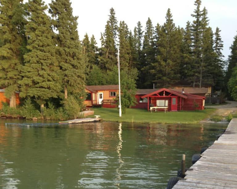 26 of the COOLEST Manitoba Cabin Rentals (for 2024)