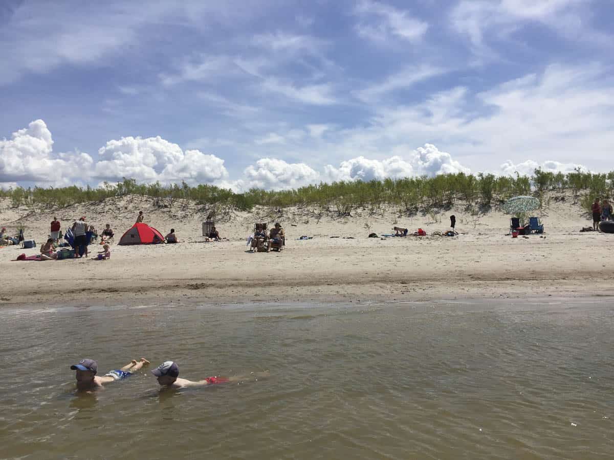 are dogs allowed at grand beach manitoba