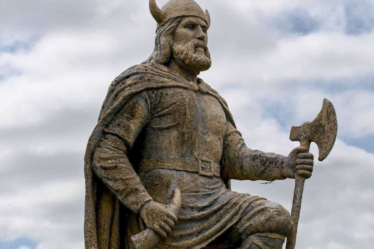 Gimli Viking Statue